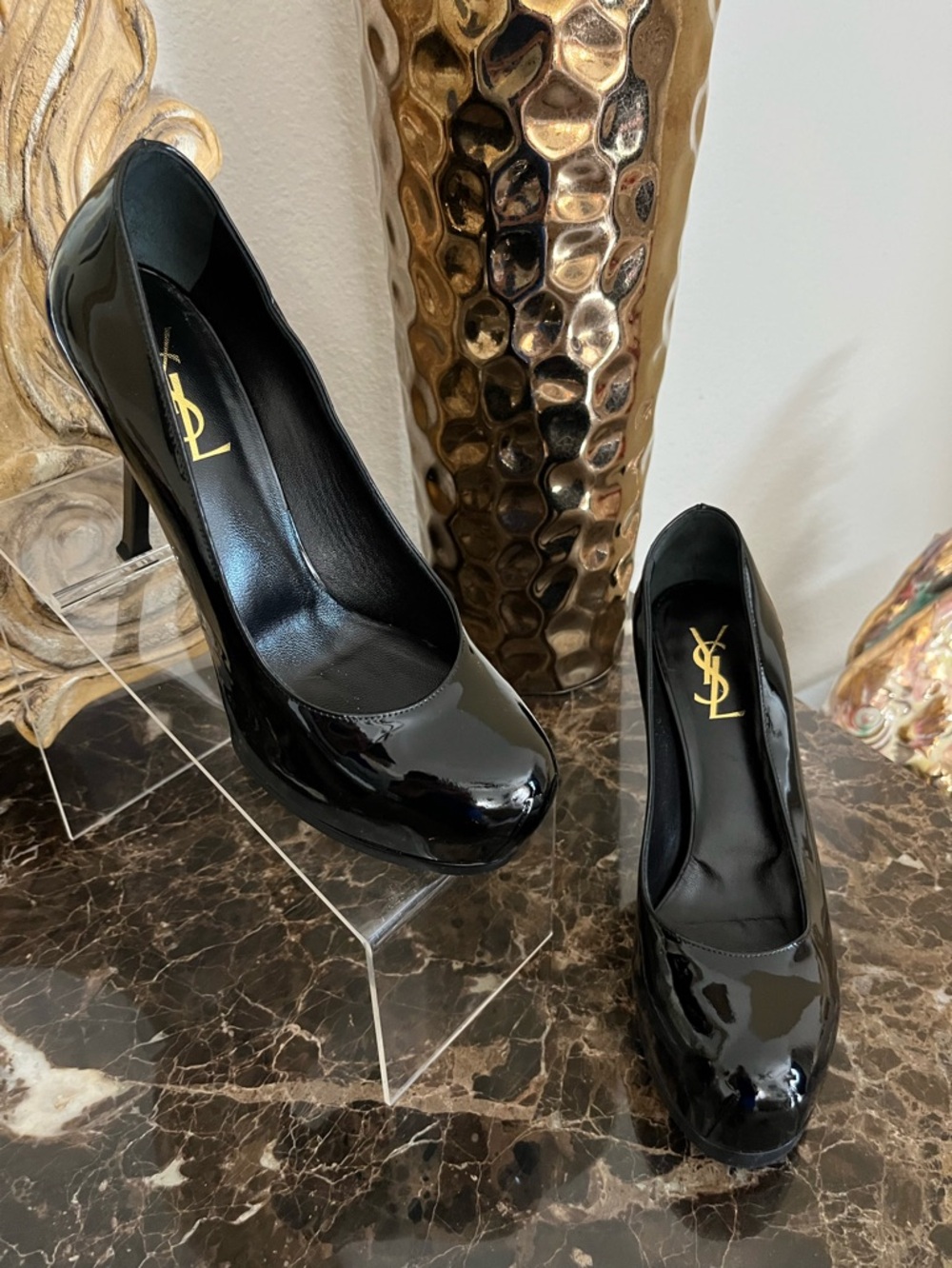 Yves Saint Laurent YSL Vintage Black Patent Leather Pumps. Size IT37/US7